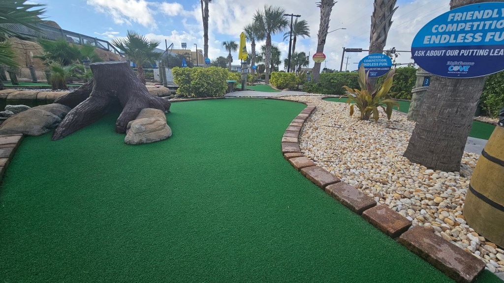 Lighthouse golf putt putt