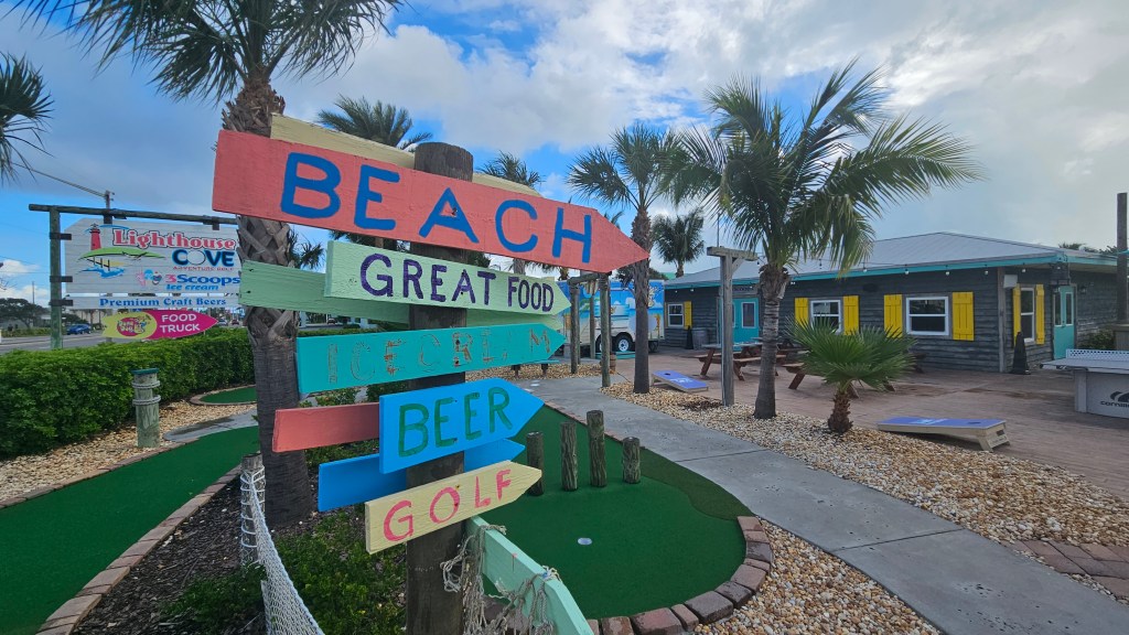 Lighthouse Golf directional signs