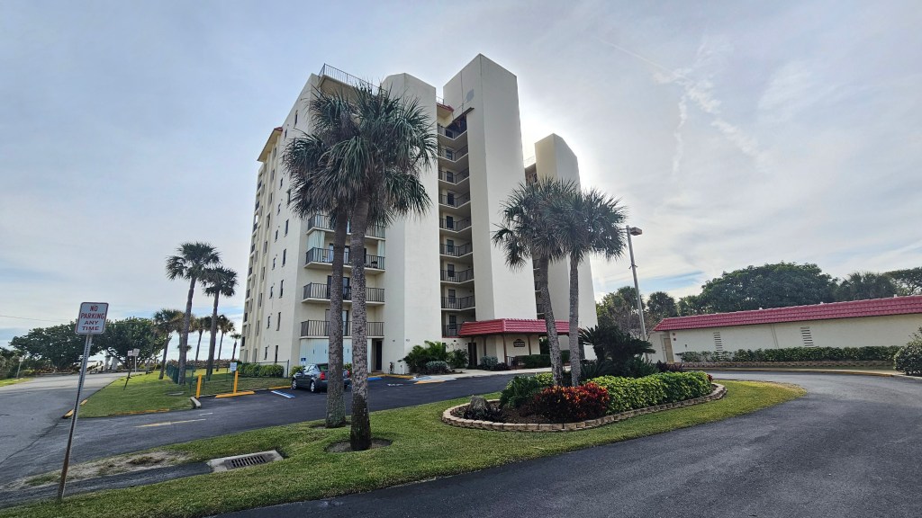 Las Palmas Condo in Cocoa Beach is 10 stories tall