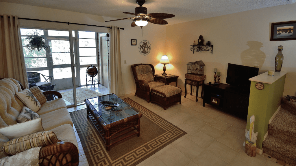 Older living room with 8' ceilings